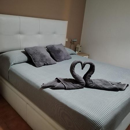 Habitacion Con Cama Matrimonial En Malaga Ngoại thất bức ảnh