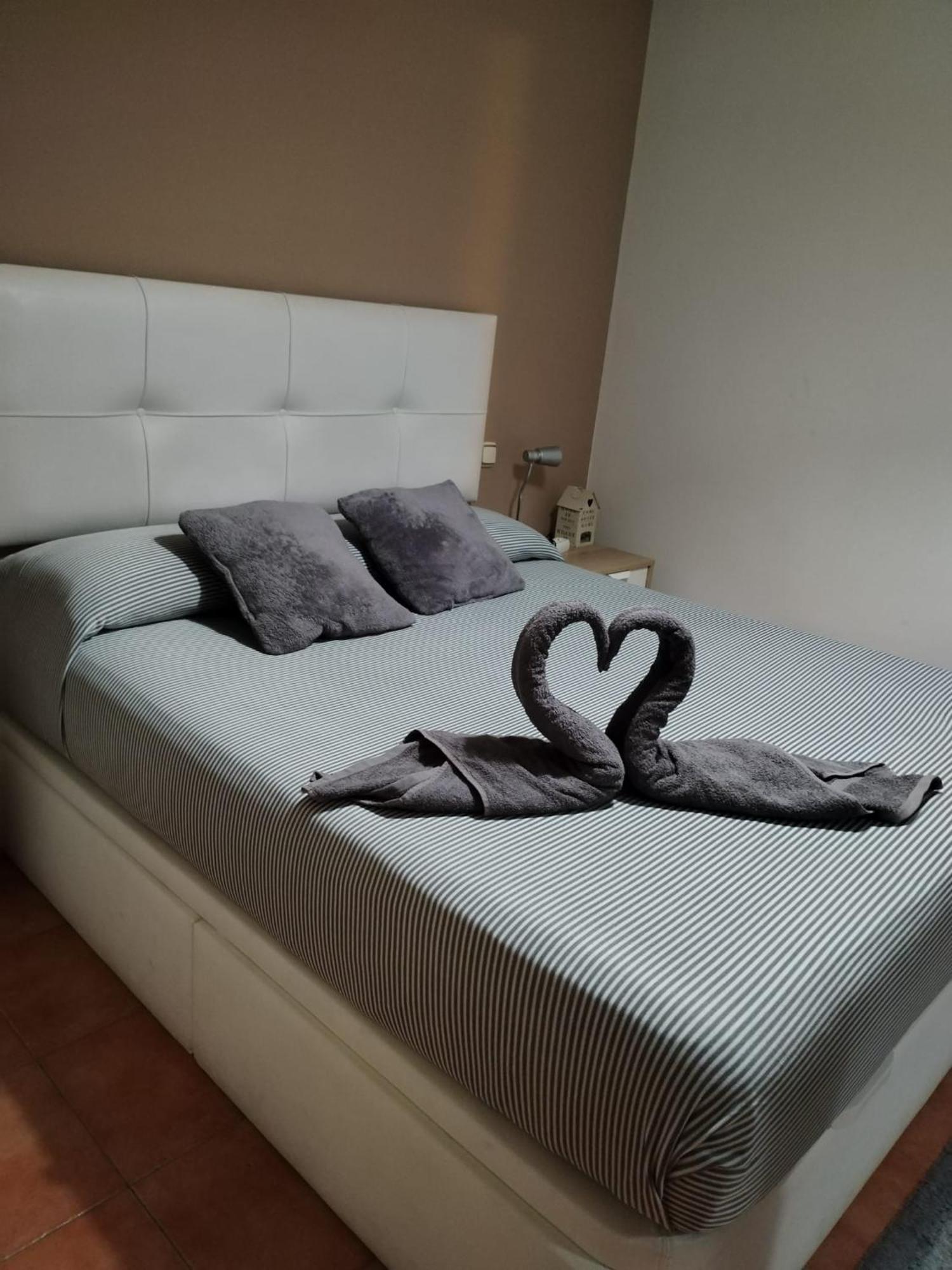Habitacion Con Cama Matrimonial En Malaga Ngoại thất bức ảnh
